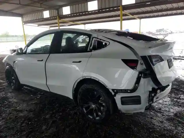 7SAYGDEE5NA021722 2022 TESLA MODEL Y-1
