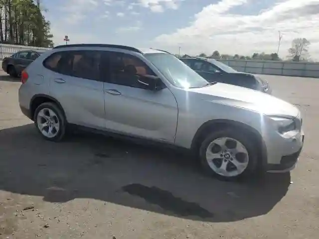 WBAVM1C59FV498330 2015 BMW X1-3