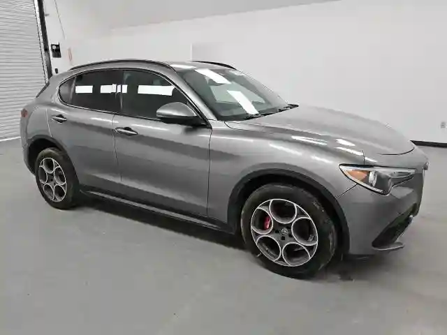 ZASFAKNN9J7B73006 2018 ALFA ROMEO STELVIO-3