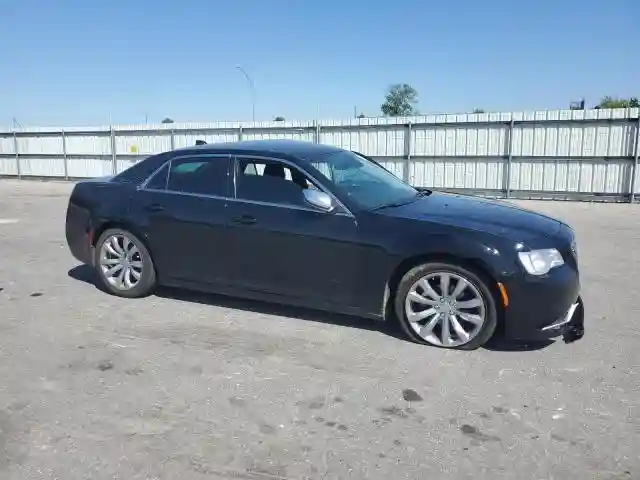 2C3CCAAG7JH315532 2018 CHRYSLER 300-3