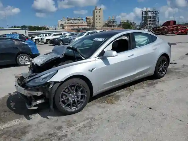 5YJ3E1EAXJF061283 2018 TESLA MODEL 3-0