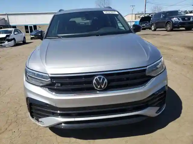 3VV8B7AX3PM090643 2023 VOLKSWAGEN TIGUAN-4