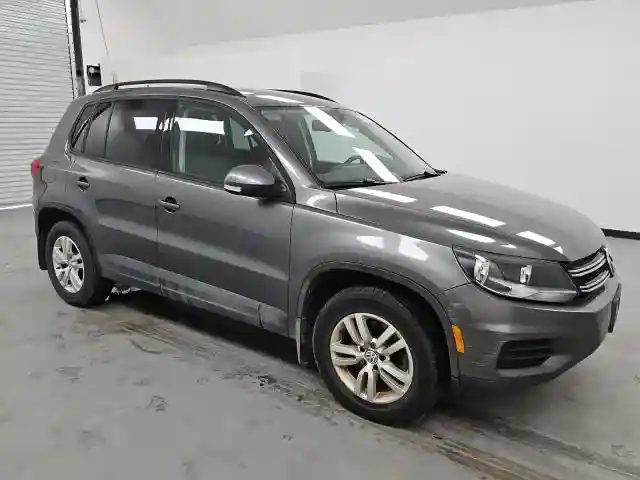 WVGBV7AX8GW006260 2016 VOLKSWAGEN TIGUAN-3