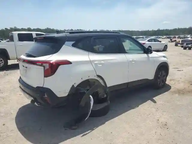 KNDEU2AA9R7583489 2024 KIA SELTOS-2