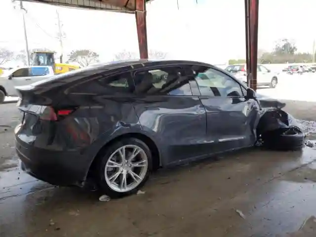 7SAYGDED7RF027862 2024 TESLA MODEL Y-2
