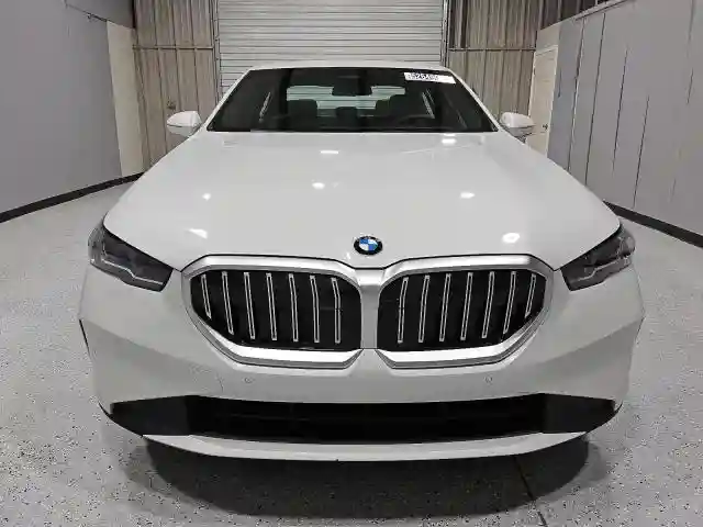 WBA43FJ06SCT70412 2025 BMW 5 SERIES-4
