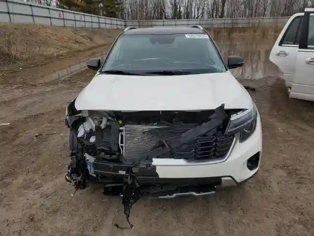KNDEUCAA9S7714741 2025 KIA SELTOS-4