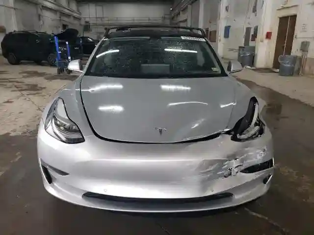 5YJ3E1EB4JF087466 2018 TESLA MODEL 3-4
