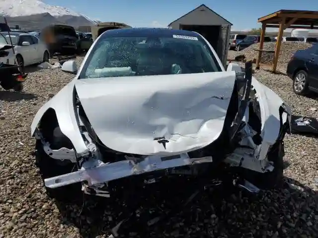 5YJ3E1EC1PF706879 2023 TESLA MODEL 3-4
