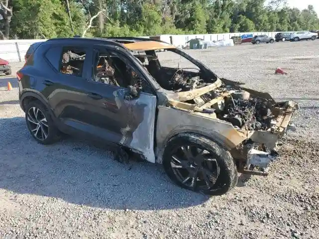 YV4162UM8L2184542 2020 VOLVO XC40-3