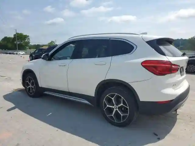 WBXHU7C30J3H42992 2018 BMW X1-1