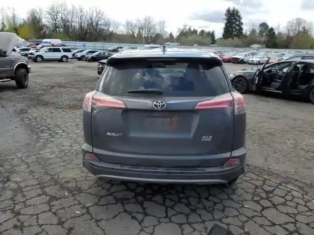 2T3RFREV2JW791353 2018 TOYOTA RAV4-5