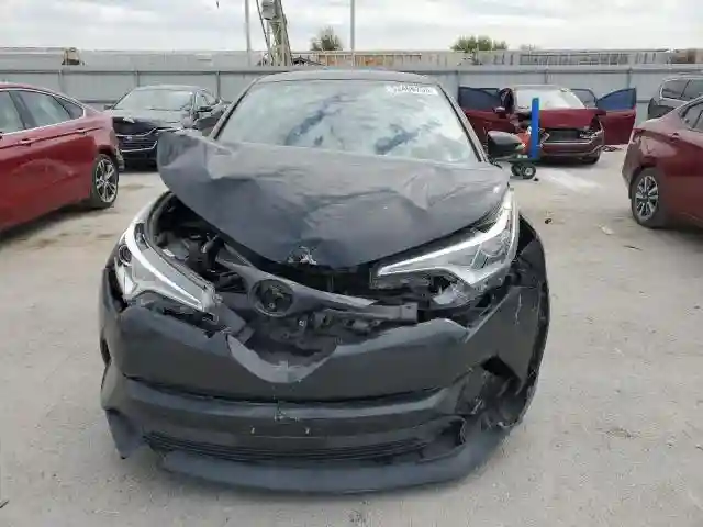 NMTKHMBX2JR036806 2018 TOYOTA C-HR-4