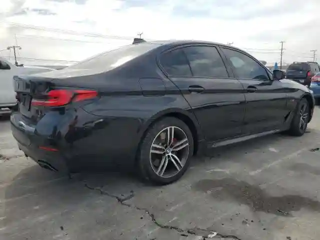 WBA13AG01NCH63769 2022 BMW 5 SERIES-2