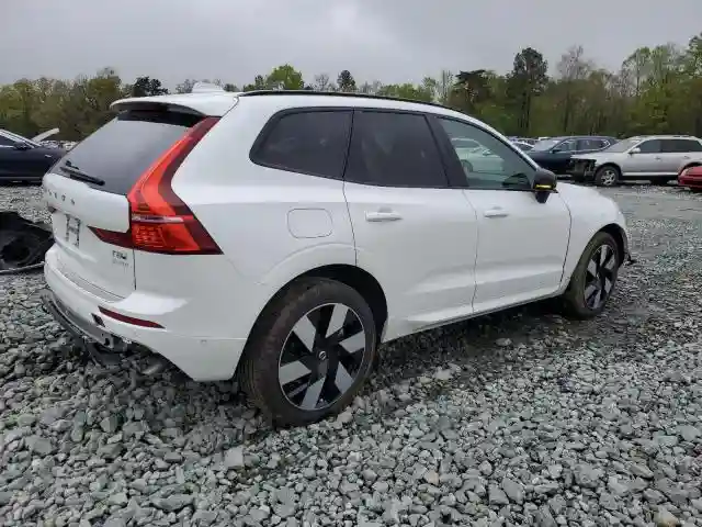YV4H60RM8S1054504 2025 VOLVO XC60 ULTRA-2