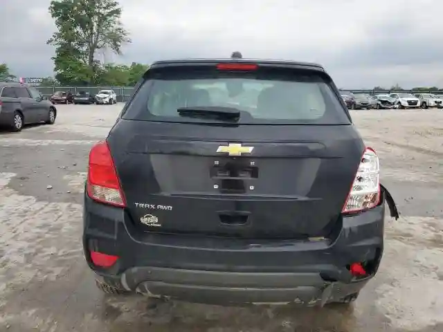 3GNCJNSBXJL327460 2018 CHEVROLET TRAX-5