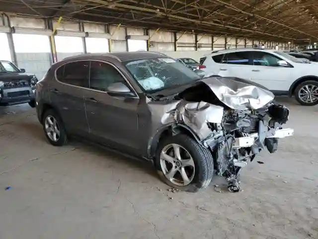 ZASFAKAN1J7B68985 2018 ALFA ROMEO STELVIO-3