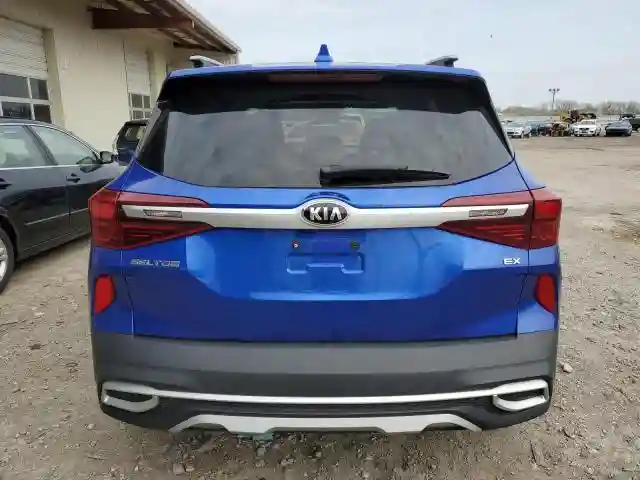 KNDERCAAXM7219257 2021 KIA SELTOS-5