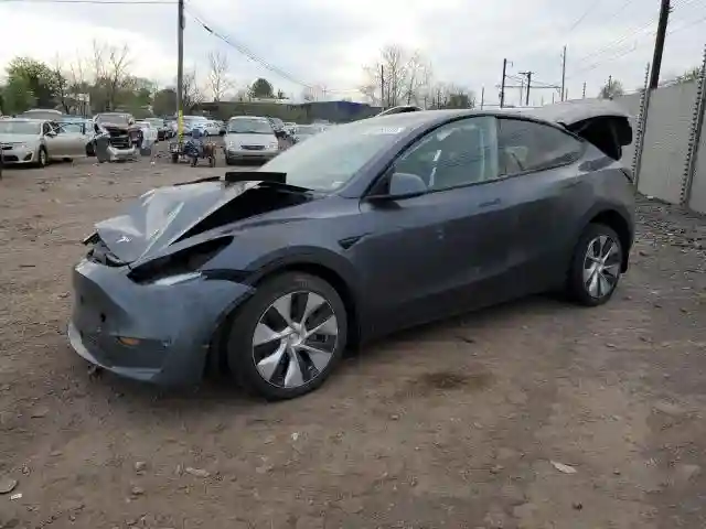 7SAYGDEE9PF685530 2023 TESLA MODEL Y-0