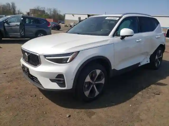 YV4L12UE6S2547385 2025 VOLVO XC40 PLUS-0