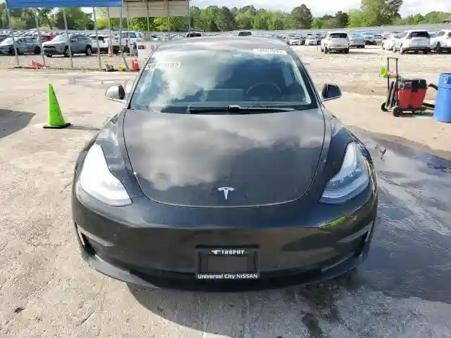 5YJ3E1EB1JF184852 2018 TESLA MODEL 3-4