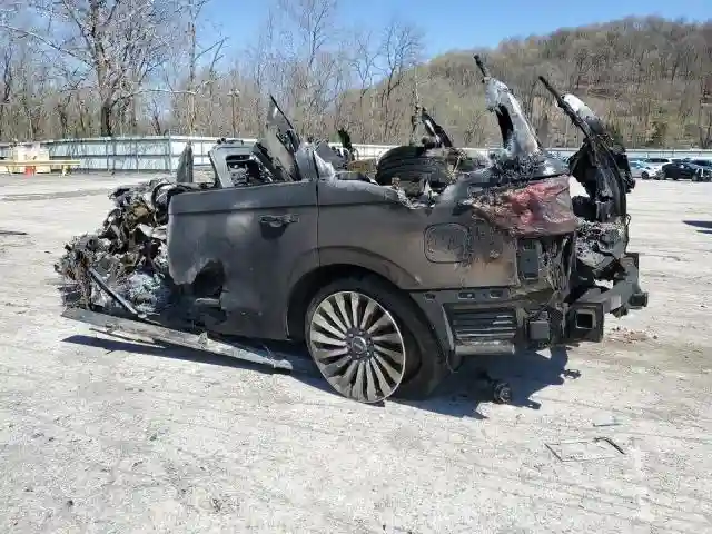 5LMJJ2LT2KEL23788 2019 LINCOLN NAVIGATOR-1