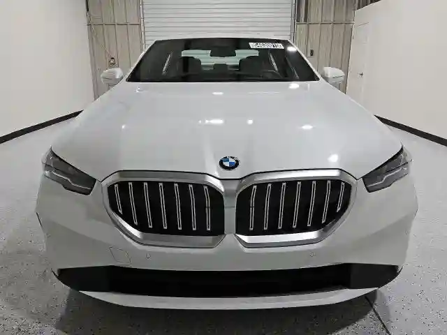 WBA43FJ00RCR68294 2024 BMW 5 SERIES-4