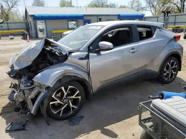 NMTKHMBXXJR039386 2018 TOYOTA C-HR-0