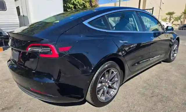 5YJ3E1EA0JF173302 2018 TESLA MODEL 3-3