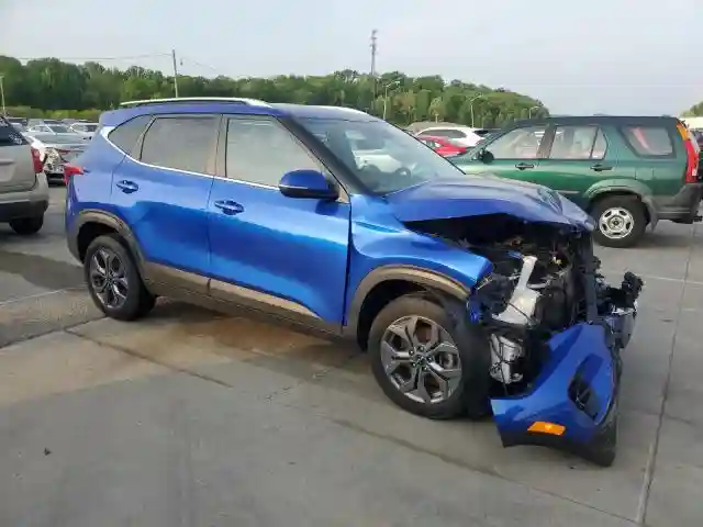 KNDEUCAA1R7540660 2024 KIA SELTOS-3