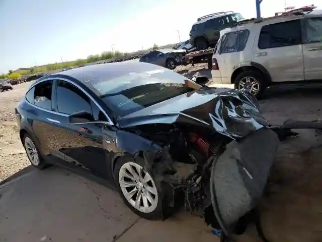 5YJXCBE22GF025585 2016 TESLA MODEL X-3