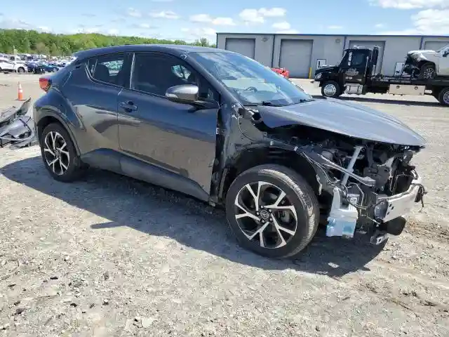 NMTKHMBXXJR046516 2018 TOYOTA C-HR-3
