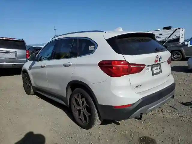 WBXHT3C33J5L29185 2018 BMW X1-1
