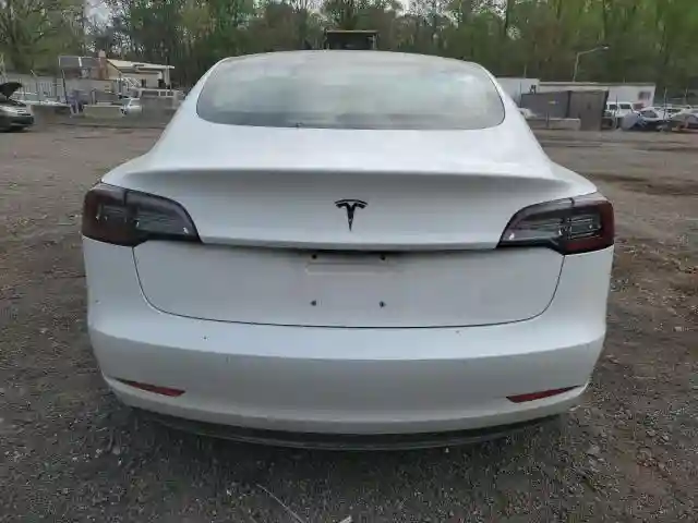 5YJ3E1EAXJF165000 2018 TESLA MODEL 3-5