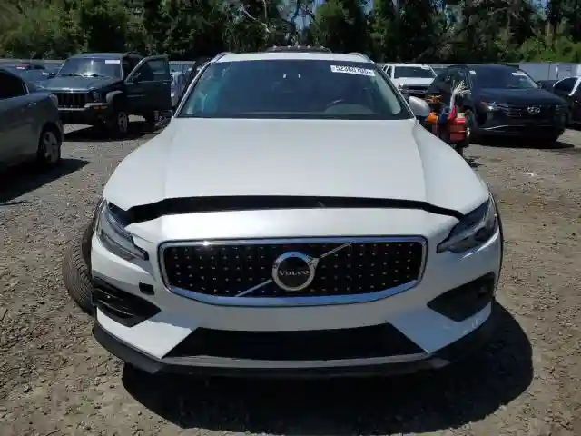 YV4L12WK0S2146031 2025 VOLVO V60-4