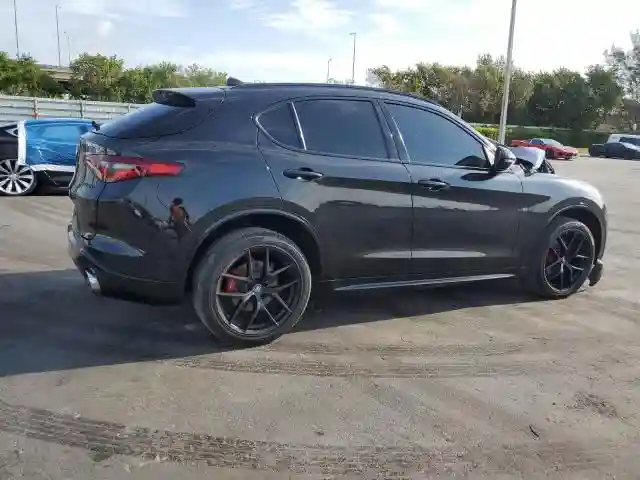 ZASPAKBN6M7D18774 2021 ALFA ROMEO STELVIO-2