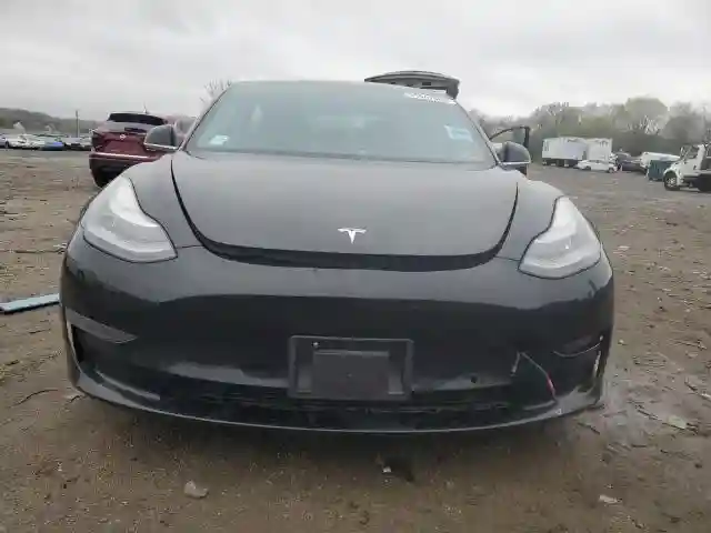 5YJ3E1EB3JF184660 2018 TESLA MODEL 3-4