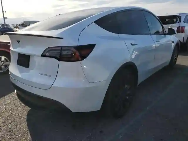 7SAYGDEF4PF871940 2023 TESLA MODEL Y-2