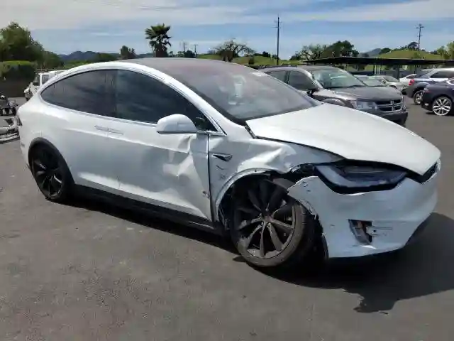 5YJXCAE29JF136278 2018 TESLA MODEL X-3