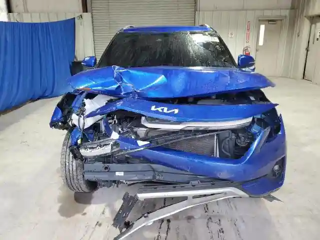 KNDEU2AA8P7391753 2023 KIA SELTOS-4