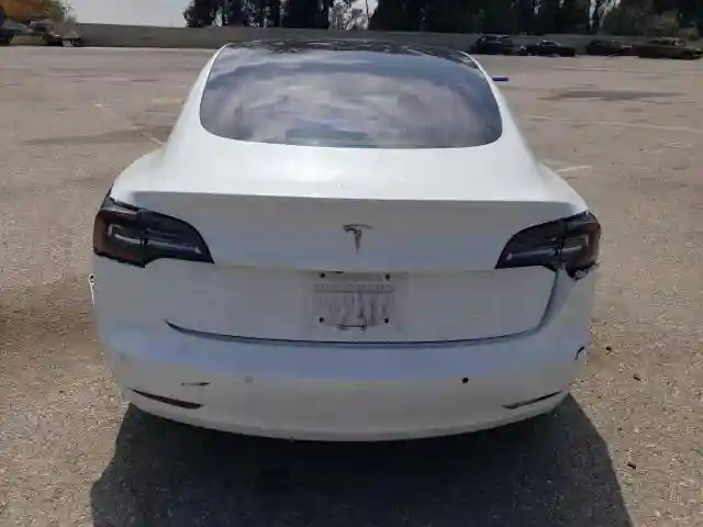 5YJ3E1EB4JF085278 2018 TESLA MODEL 3-5