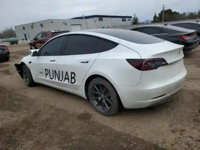 5YJ3E1EA1NF152187 2022 TESLA MODEL 3-1