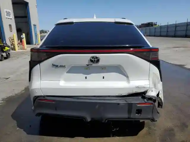JTMAAAAA6PA027254 2023 TOYOTA BZ4X XLE-5