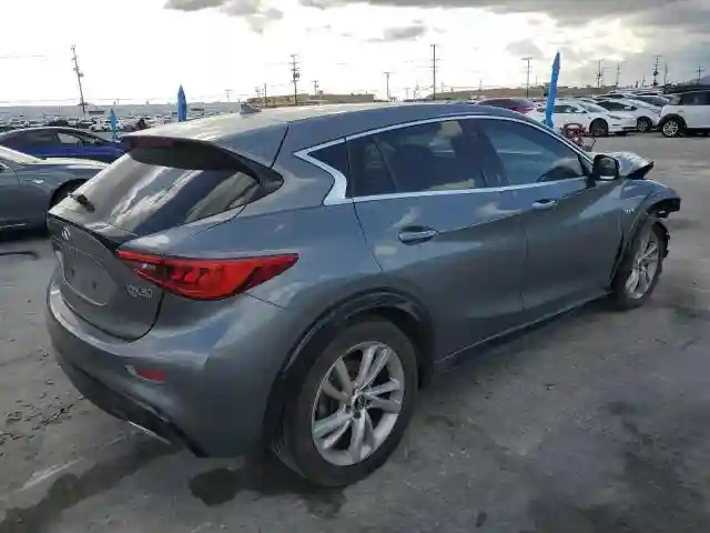 SJKCH5CP2HA032690 2017 INFINITI QX30-2