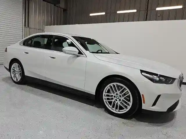 WBA43FJ00RCR68294 2024 BMW 5 SERIES-3