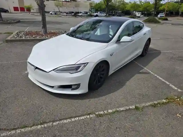 5YJSA1E29JF276329 2018 TESLA MODEL S-1