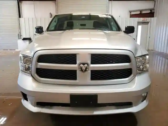 1C6RR6FG7JS324774 2018 RAM 1500-4