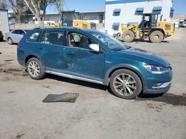 3VWH17AU9JM758196 2018 VOLKSWAGEN GOLF-3