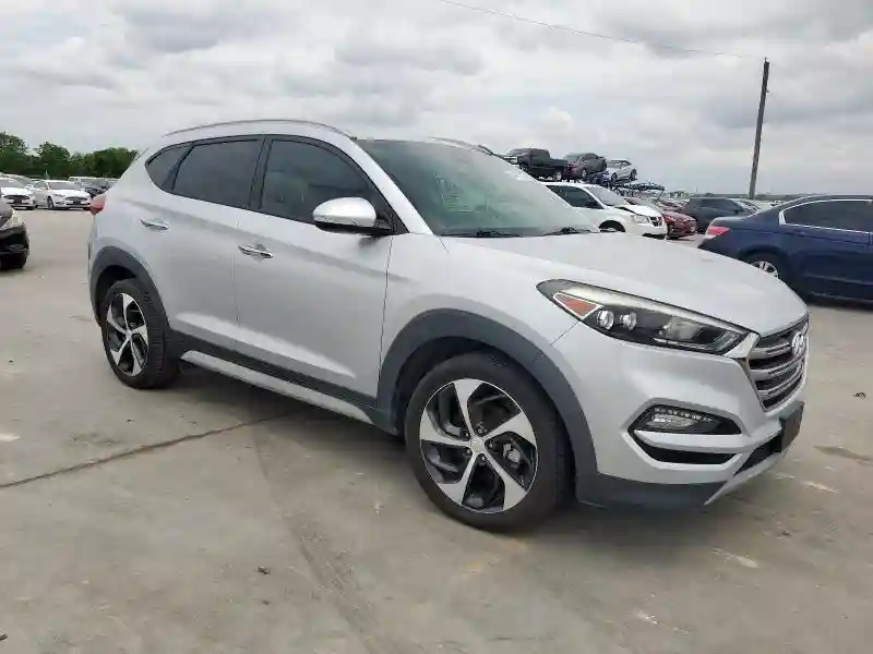 KM8J33A22HU488820 2017 HYUNDAI TUCSON-3