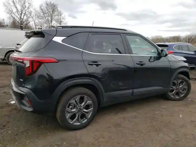 KNDEUCAA2R7665957 2024 KIA SELTOS-2